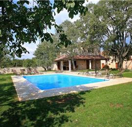 4 bedroom villa with pool near Svetvinčenat, Istria, sleeps 10